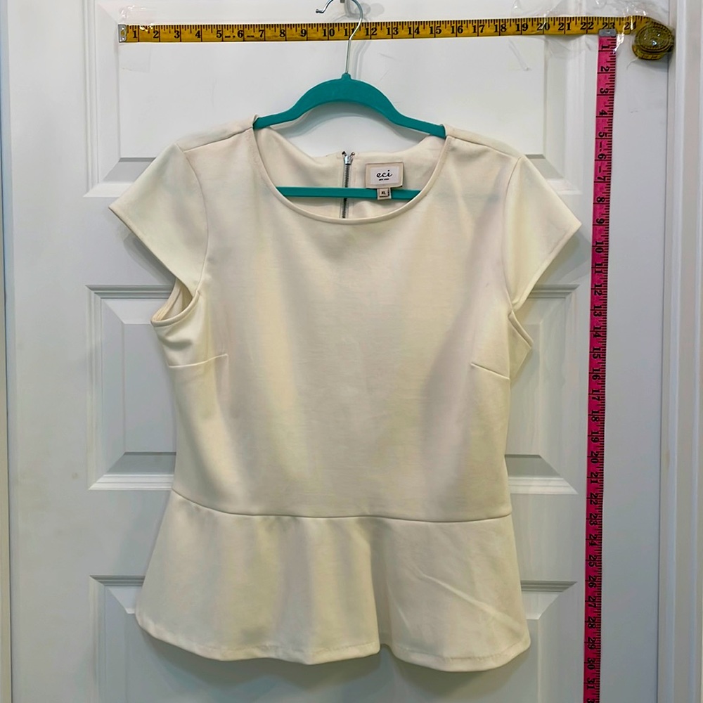 eci top with peplum waist -crème